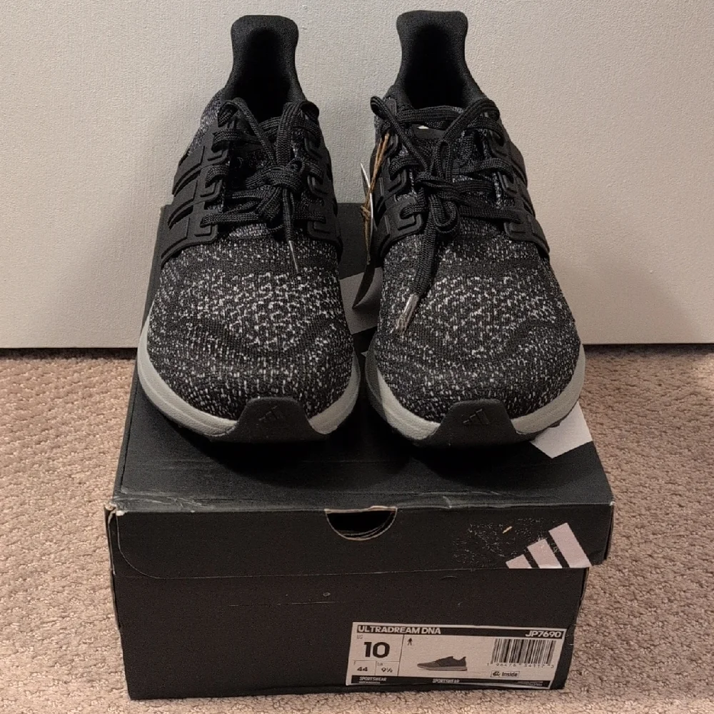 Adidas Mens Ultra Dream DNA Black and Gray Sneakers Size 10 NWT